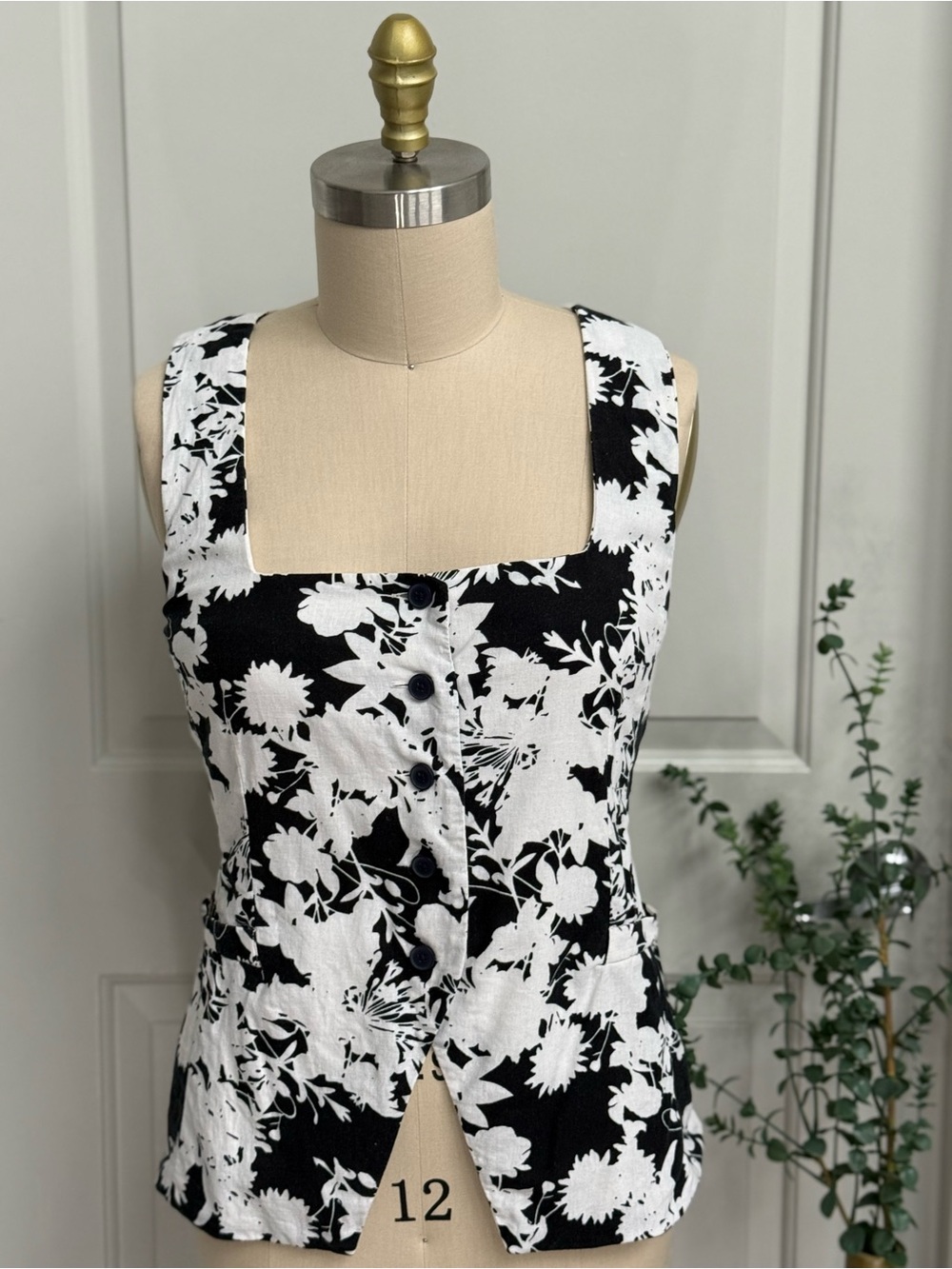 LOFT Black and White Floral Button Front Tank